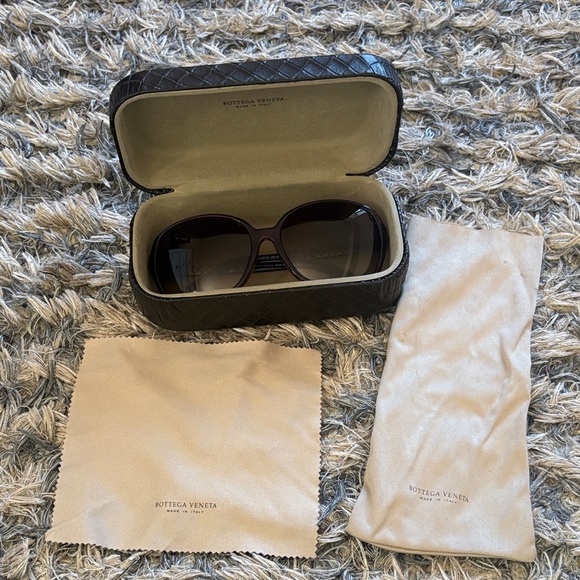 🕶️ Bottega Veneta Sunglasses with Matching Brown Leather Case🕶️ - Picture 10 of 10